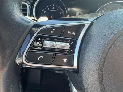 NIEBIESKI KOMBI KIA CEED z 2024 r., BENZYNA, skrzynia biegów AUTOMATYCZNA 103KM, zdjęcie 11 z 20