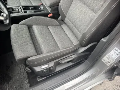 SREBRNY KOMBI VOLKSWAGEN PASSAT z 2023 r., BENZYNA, skrzynia biegów AUTOMATYCZNA 150KM, zdjęcie 12 z 19