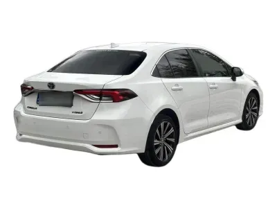 BIAŁY SEDAN TOYOTA COROLLA z 2022 r., HYBRYDA/BENZYNA, skrzynia biegów AUTOMATYCZNA 122KM, zdjęcie 10 z 19