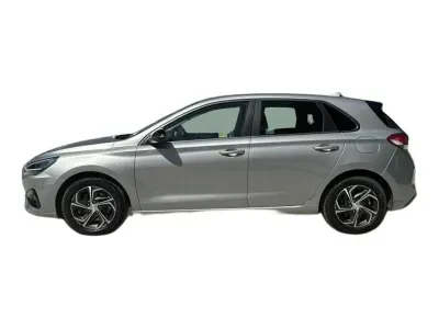SREBRNY HATCHBACK HYUNDAI I30 z 2023 r., BENZYNA, skrzynia biegów AUTOMATYCZNA 120KM, zdjęcie 15 z 19