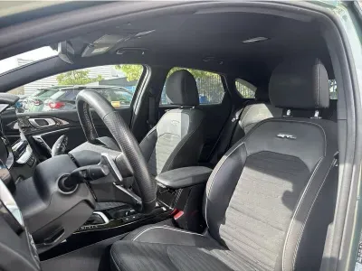 ZIELONY KOMBI KIA PROCEED z 2023 r., BENZYNA, skrzynia biegów AUTOMATYCZNA 160KM, zdjęcie 17 z 19