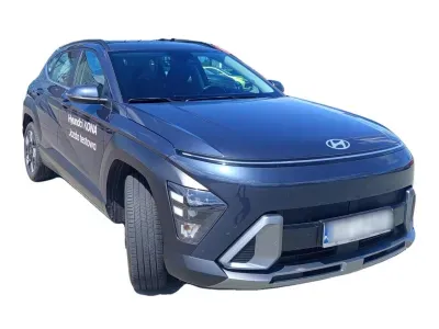 NIEBIESKI SUV HYUNDAI KONA z 2025 r., HYBRYDA/BENZYNA, skrzynia biegów AUTOMATYCZNA 129KM, zdjęcie główne