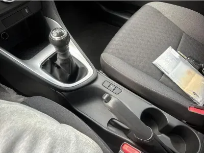 SZARY HATCHBACK TOYOTA YARIS z 2022 r., BENZYNA, skrzynia biegów MANUALNA 125KM, zdjęcie 14 z 19