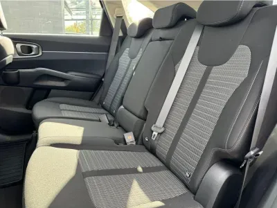 SZARY SUV KIA SORENTO z 2021 r., HYBRYDA/BENZYNA, skrzynia biegów AUTOMATYCZNA 169KM, zdjęcie 7 z 24