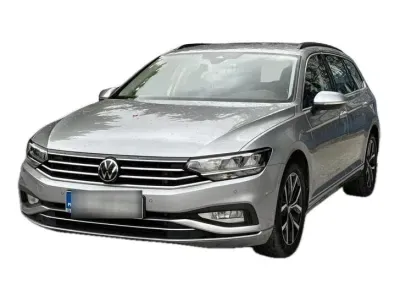 SREBRNY KOMBI VOLKSWAGEN PASSAT z 2023 r., BENZYNA, skrzynia biegów AUTOMATYCZNA 150KM, zdjęcie główne