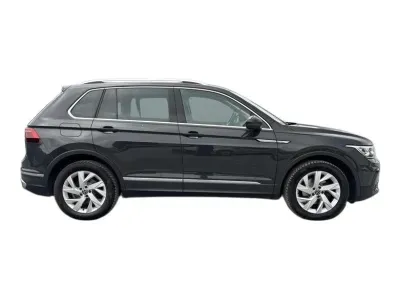 SZARY SUV VOLKSWAGEN TIGUAN z 2023 r., BENZYNA, skrzynia biegów AUTOMATYCZNA 150KM, zdjęcie 4 z 19