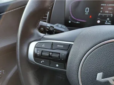SREBRNY SUV KIA SPORTAGE z 2023 r., BENZYNA, skrzynia biegów AUTOMATYCZNA 110KM, zdjęcie 21 z 24