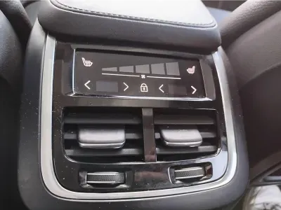 NIEBIESKI KOMBI VOLVO V90 CROSS COUNTRY z 2023 r., HYBRYDA/DIESEL, skrzynia biegów AUTOMATYCZNA 300KM, zdjęcie 9 z 19