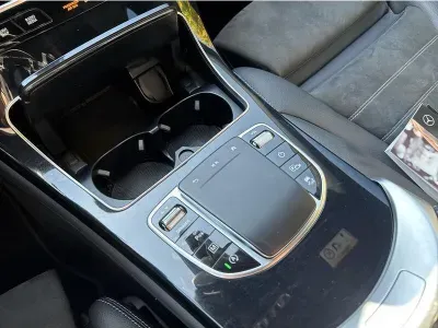 CZARNY SUV MERCEDES CLASE GLC z 2022 r., BENZYNA, skrzynia biegów AUTOMATYCZNA 211KM, zdjęcie 17 z 19