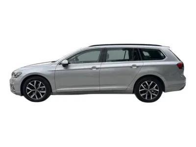 SREBRNY KOMBI VOLKSWAGEN PASSAT z 2023 r., BENZYNA, skrzynia biegów AUTOMATYCZNA 150KM, zdjęcie 8 z 19