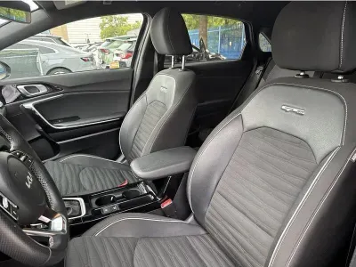 CZARNY HATCHBACK KIA CEED z 2022 r., BENZYNA, skrzynia biegów AUTOMATYCZNA 160KM, zdjęcie 13 z 19