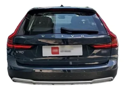 NIEBIESKI KOMBI VOLVO V90 CROSS COUNTRY z 2023 r., HYBRYDA/DIESEL, skrzynia biegów AUTOMATYCZNA 300KM, zdjęcie 13 z 19