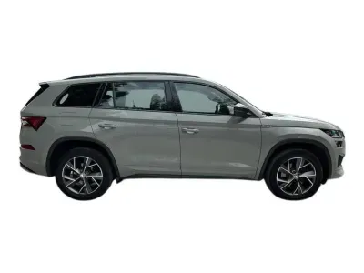 SZARY SUV SKODA KODIAQ z 2023 r., BENZYNA, skrzynia biegów AUTOMATYCZNA 190KM, zdjęcie 19 z 19