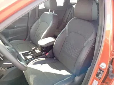 POMARAŃCZOWY KOMBI HYUNDAI I30 z 2025 r., BENZYNA, skrzynia biegów AUTOMATYCZNA 140KM, zdjęcie 11 z 12
