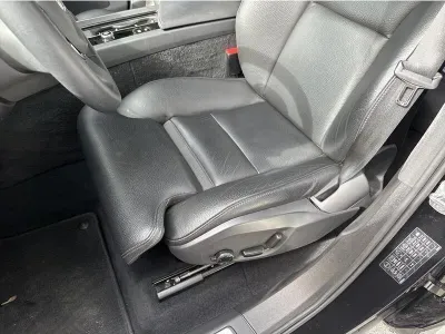 CZARNY SUV VOLVO XC60 z 2023 r., BENZYNA, skrzynia biegów AUTOMATYCZNA 197KM, zdjęcie 7 z 17