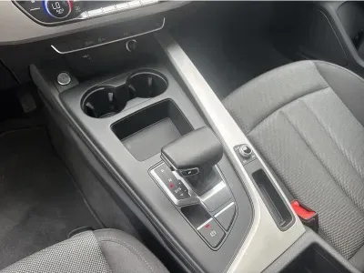 SZARY SEDAN AUDI A4 z 2023 r., BENZYNA, skrzynia biegów AUTOMATYCZNA 150KM, zdjęcie 2 z 19