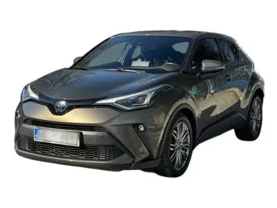 ZIELONY SUV TOYOTA C-HR z 2022 r., HYBRYDA/BENZYNA, skrzynia biegów AUTOMATYCZNA 122KM, zdjęcie główne