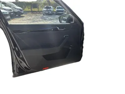 CZARNY KOMBI SKODA SUPERB z 2022 r., DIESEL, skrzynia biegów AUTOMATYCZNA 150KM, zdjęcie 6 z 19