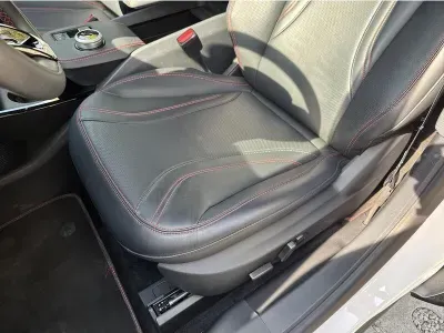 BIAŁY SUV FORD MUSTANG MACH E z 2023 r., ELEKTRYCZNY, skrzynia biegów AUTOMATYCZNA 269KM, zdjęcie 3 z 18