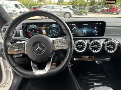 BIAŁY SEDAN MERCEDES CLASE CLA z 2022 r., BENZYNA, skrzynia biegów AUTOMATYCZNA 163KM, zdjęcie 17 z 19
