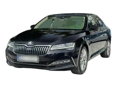 CZARNY HATCHBACK SKODA SUPERB z 2023 r., BENZYNA, skrzynia biegów AUTOMATYCZNA 280KM, zdjęcie główne
