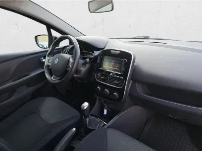 SREBRNY HATCHBACK RENAULT CLIO IV GENERATION z 2020 r., BENZYNA, skrzynia biegów MANUALNA 90KM, zdjęcie 2 z 10