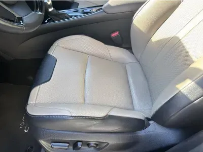ZIELONY SUV TOYOTA C-HR z 2022 r., HYBRYDA/BENZYNA, skrzynia biegów AUTOMATYCZNA 122KM, zdjęcie 13 z 19