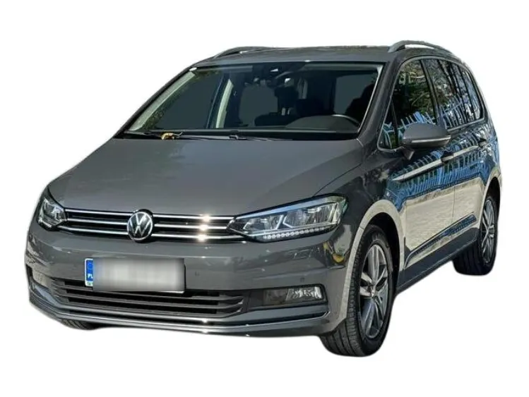 SZARY SEDAN VOLKSWAGEN TOURAN z 2022 r., BENZYNA, skrzynia biegów AUTOMATYCZNA 150KM, zdjęcie główne