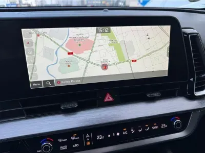NIEBIESKI SUV KIA SPORTAGE z 2023 r., BENZYNA, skrzynia biegów AUTOMATYCZNA 110KM, zdjęcie 7 z 23
