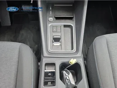 ZŁOTY VAN FORD TOURNEO CONNECT z 2026 r., DIESEL, skrzynia biegów AUTOMATYCZNA 90KM, zdjęcie 29 z 32