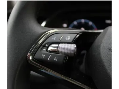 NIEBIESKI SEDAN SKODA OCTAVIA LIM. z 2023 r., BENZYNA, skrzynia biegów MANUALNA 150KM, zdjęcie 19 z 20