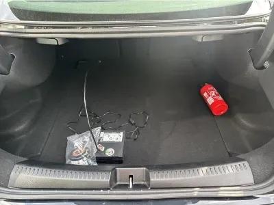 CZARNY SEDAN MERCEDES CLASE CLA z 2023 r., BENZYNA, skrzynia biegów AUTOMATYCZNA 136KM, zdjęcie 14 z 18