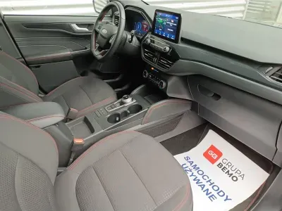 SZARY KOMBI FORD KUGA z 2023 r., BENZYNA, skrzynia biegów AUTOMATYCZNA 120KM, zdjęcie 11 z 16