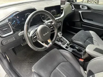 BIAŁY KOMBI KIA PROCEED z 2023 r., BENZYNA, skrzynia biegów AUTOMATYCZNA 160KM, zdjęcie 13 z 19