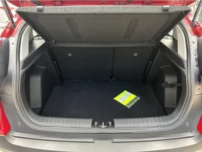 CZERWONY SUV HYUNDAI BAYON z 2023 r., BENZYNA, skrzynia biegów MANUALNA 101KM, zdjęcie 16 z 19