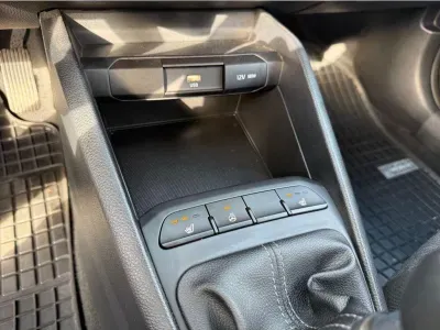 SZARY SUV KIA STONIC z 2025 r., BENZYNA, skrzynia biegów MANUALNA 58KM, zdjęcie 4 z 22