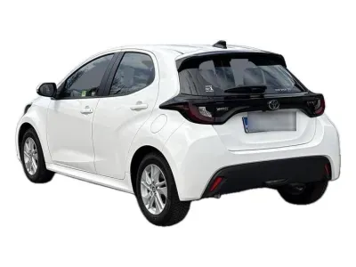 BIAŁY HATCHBACK TOYOTA YARIS z 2025 r., HYBRYDA/BENZYNA, skrzynia biegów AUTOMATYCZNA 116KM, zdjęcie 14 z 19