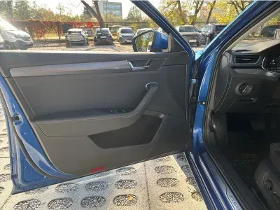 NIEBIESKI HATCHBACK SKODA SUPERB z 2022 r., DIESEL, skrzynia biegów AUTOMATYCZNA 200KM, zdjęcie 6 z 19