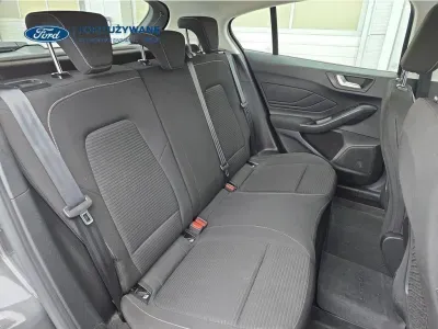 SZARY HATCHBACK FORD FOCUS z 2023 r., HYBRYDA/BENZYNA, skrzynia biegów MANUALNA 92KM, zdjęcie 22 z 29