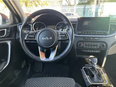 CZERWONY HATCHBACK KIA CEED z 2024 r., BENZYNA, skrzynia biegów AUTOMATYCZNA 140KM, zdjęcie 19 z 19