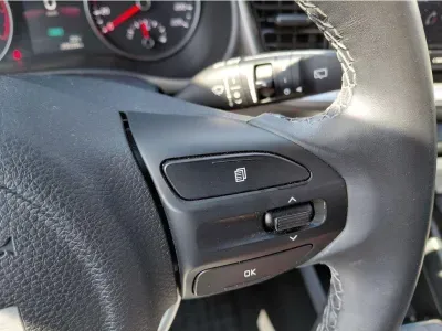 NIEBIESKI SUV KIA STONIC z 2023 r., BENZYNA, skrzynia biegów MANUALNA 75KM, zdjęcie 13 z 24