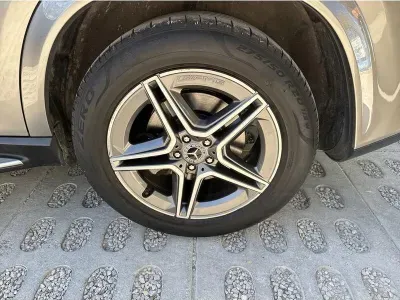 SREBRNY SUV MERCEDES CLASE GLE z 2022 r., DIESEL, skrzynia biegów AUTOMATYCZNA 292KM, zdjęcie 5 z 17