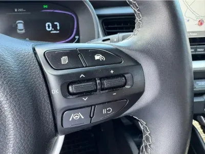 CZERWONY SUV KIA STONIC z 2025 r., BENZYNA, skrzynia biegów MANUALNA 58KM, zdjęcie 18 z 21