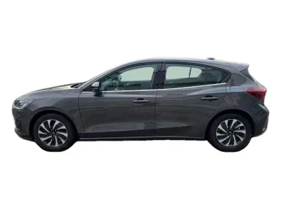 SZARY HATCHBACK FORD FOCUS z 2023 r., HYBRYDA/BENZYNA, skrzynia biegów MANUALNA 92KM, zdjęcie 21 z 29