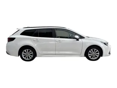BIAŁY KOMBI TOYOTA COROLLA z 2023 r., HYBRYDA/BENZYNA, skrzynia biegów AUTOMATYCZNA 140KM, zdjęcie 15 z 19