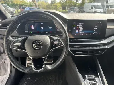 BIAŁY KOMBI SKODA OCTAVIA z 2023 r., BENZYNA, skrzynia biegów AUTOMATYCZNA 150KM, zdjęcie 4 z 19
