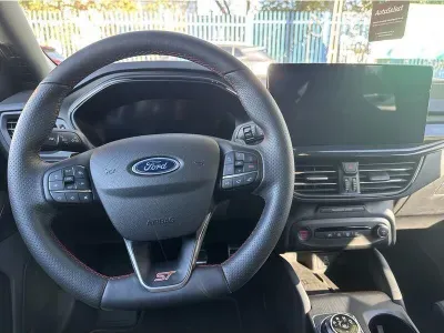 ZIELONY KOMBI FORD FOCUS z 2024 r., BENZYNA, skrzynia biegów AUTOMATYCZNA 280KM, zdjęcie 9 z 19
