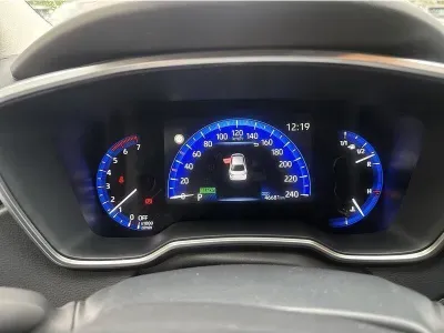 BIAŁY SEDAN TOYOTA COROLLA z 2022 r., HYBRYDA/BENZYNA, skrzynia biegów AUTOMATYCZNA 122KM, zdjęcie 17 z 19