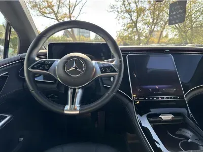 CZARNY SEDAN MERCEDES CLASSE EQE z 2023 r., ELEKTRYCZNY, skrzynia biegów AUTOMATYCZNA 245KM, zdjęcie 7 z 19