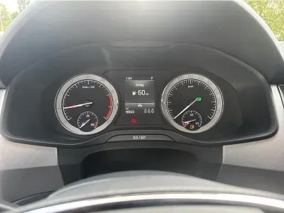 SZARY SUV SKODA KODIAQ z 2022 r., BENZYNA, skrzynia biegów AUTOMATYCZNA 150KM, zdjęcie 5 z 19